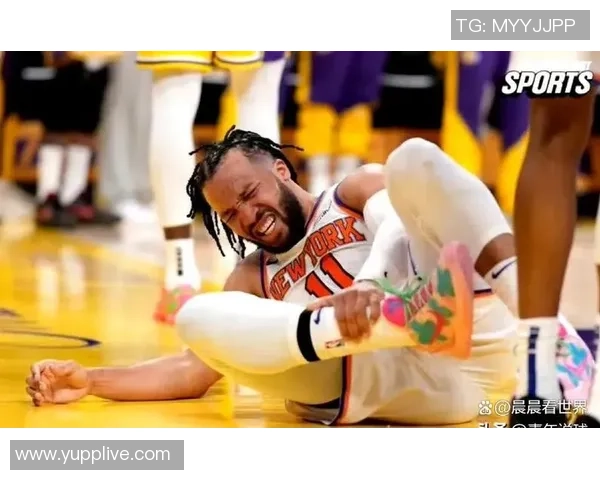 足球场上球星遭遇意外伤情瞬间 专家解析事故原因及后果 足球场上球星遭遇意外伤情瞬间 专家解析事故原因及后果